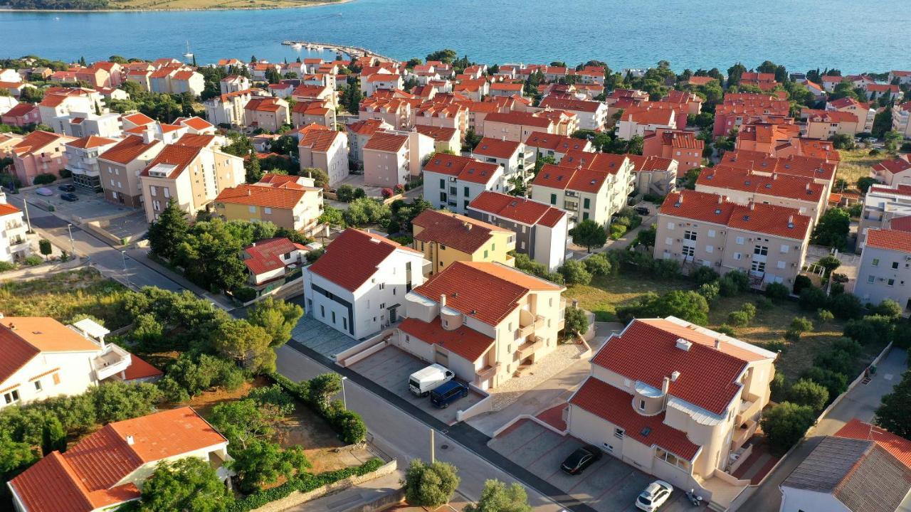 Apartments Tomy Novalja Zewnętrze zdjęcie